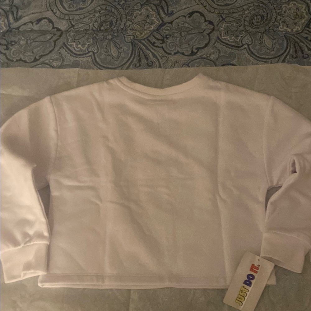 Nike White Cropped Sweatshirt - Picture 2 of 3